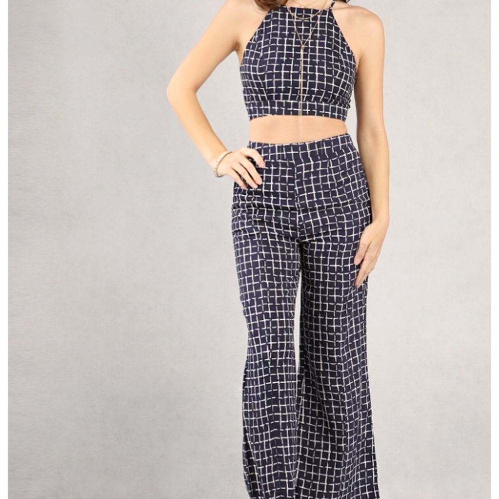 Cute cropped top and flowy pants set from Papaya
